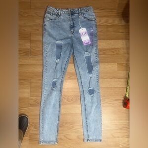 NWT JRS/women 11 -Cali Refuge, ultra high rise skinny distressed stretch denim.